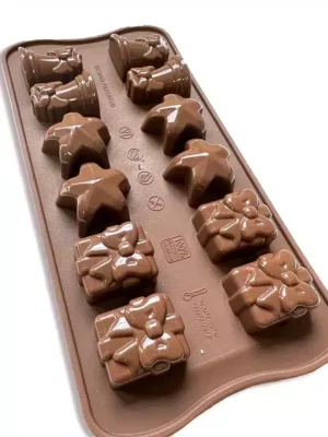 Form mit verschiedenen Weihnachtsmotiven – Glocken, Sterne, Geschenke.